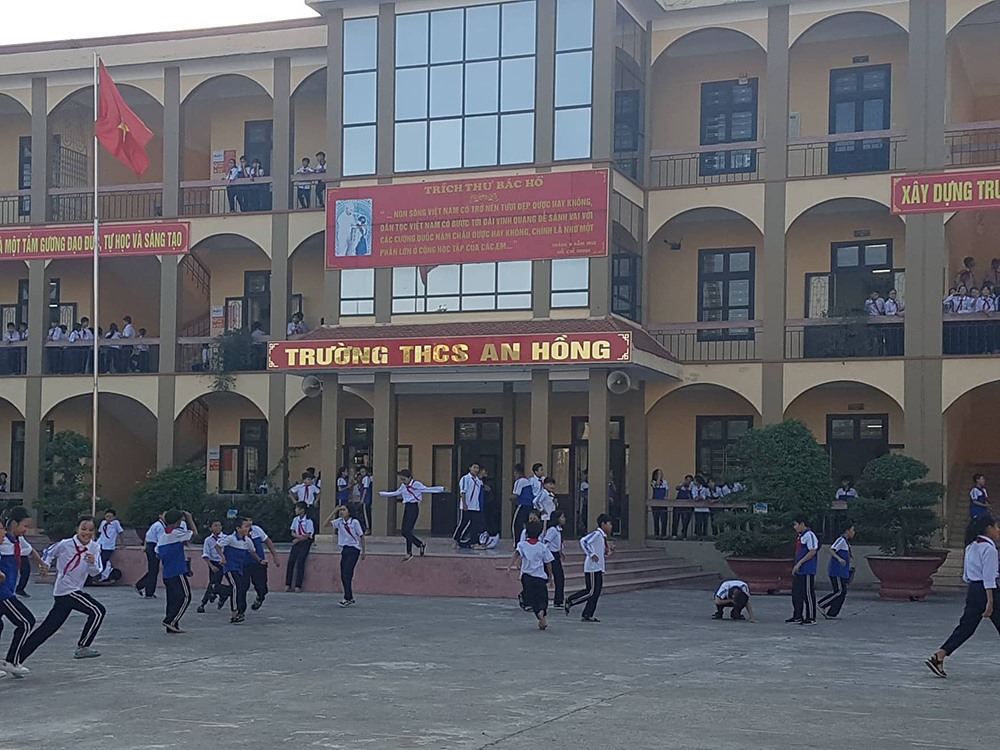 Trường THCS xã An Hồng.