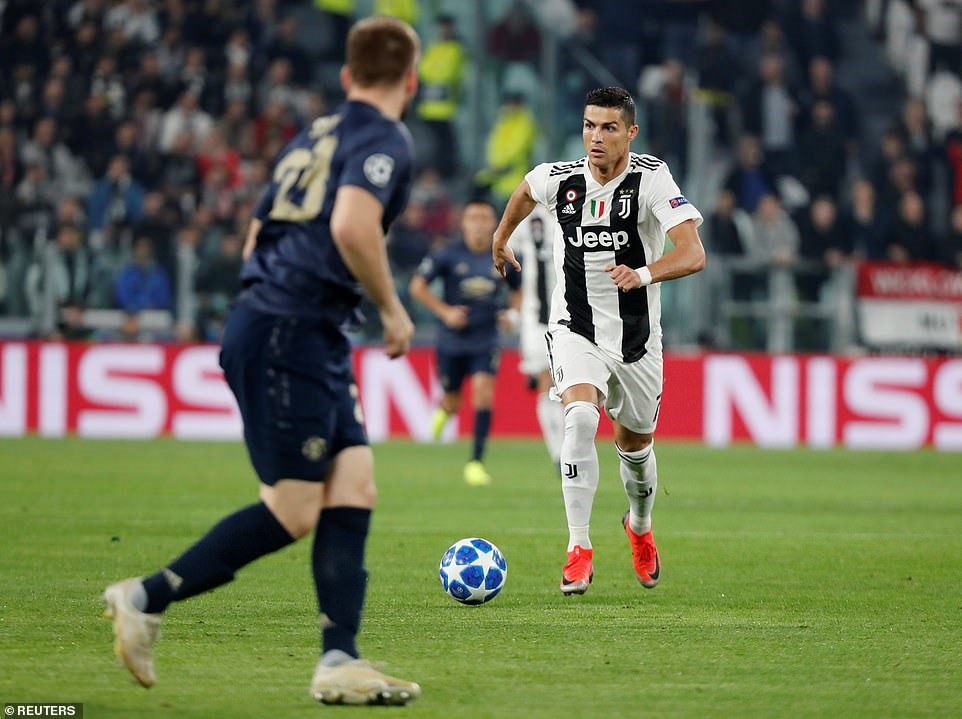 Juve chơi lấn lướt suốt hiệp 1. Ảnh: Reuters.