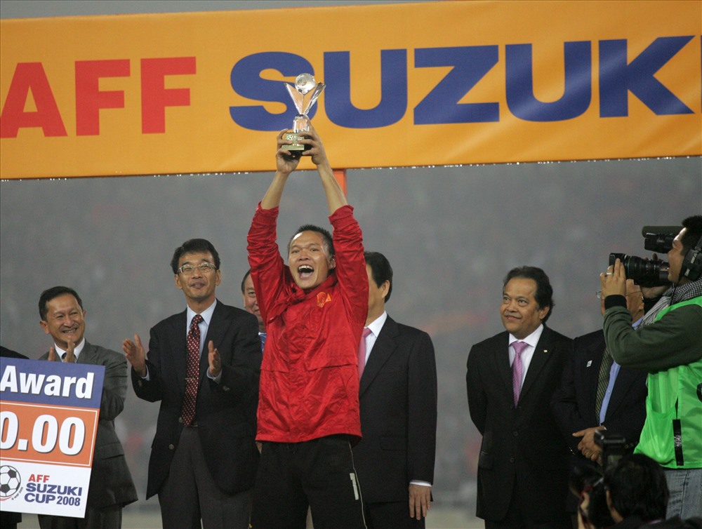 Hồng Sơn vô địch AFF Cup 2008 cùng ĐT Việt Nam. Ảnh: H.A