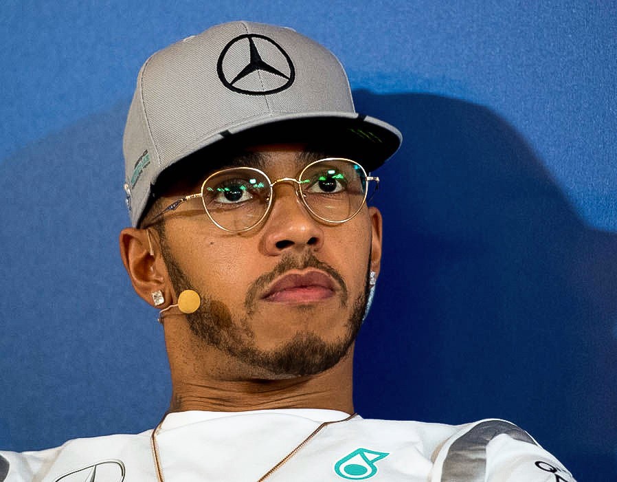 Lewis Hamilton (Đội Mercedes) đứng thứ hai với thu nhập 50 triệu USD.