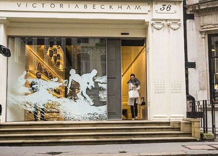 Năm 2014, Victoria mở cửa hiệu thời trang ở khu vực sầm uất Mayfair, London. Ngoài việc quảng bá các sản phẩm thời trang của Vic, nơi đây còn tạo hẳn một khu trưng bày các tác phẩm nghệ thuật của nghệ sĩ người Anh Damien Hirst.