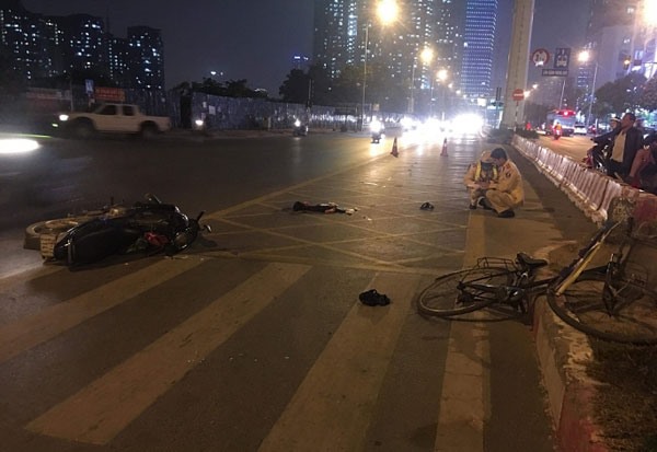 Hiện trường vụ tai nạn khiến người phụ nữ đi xe đạp bị thương nặng - Ảnh: Kỳ Phong