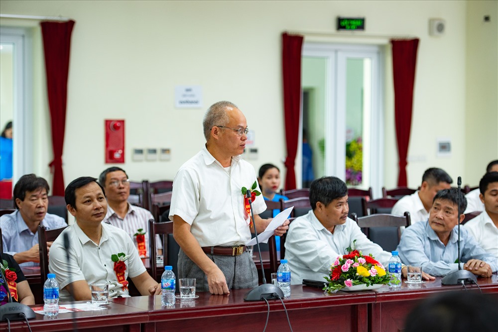 Ông Bạch Đăng Chiến - Tổ trưởng tổ dân phố 2, Ngọc Trực, Đại Mỗ, Nam Từ Liêm - phát biểu tại hội nghị. Ảnh: H.Trang