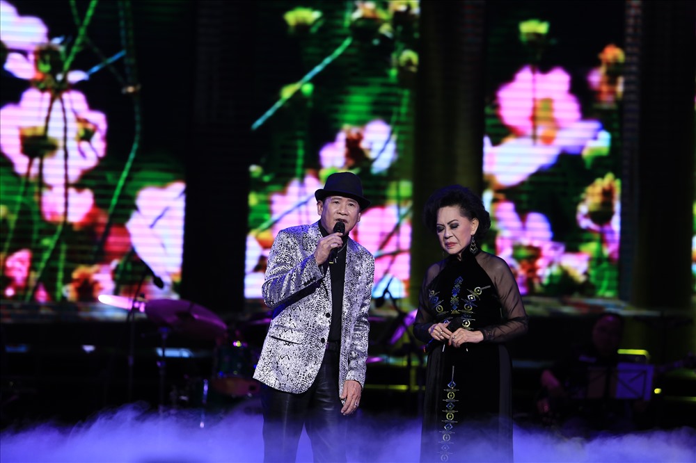 Nam ca sĩ có màn song ca bên người chị thân thiết - Giao Linh. 
