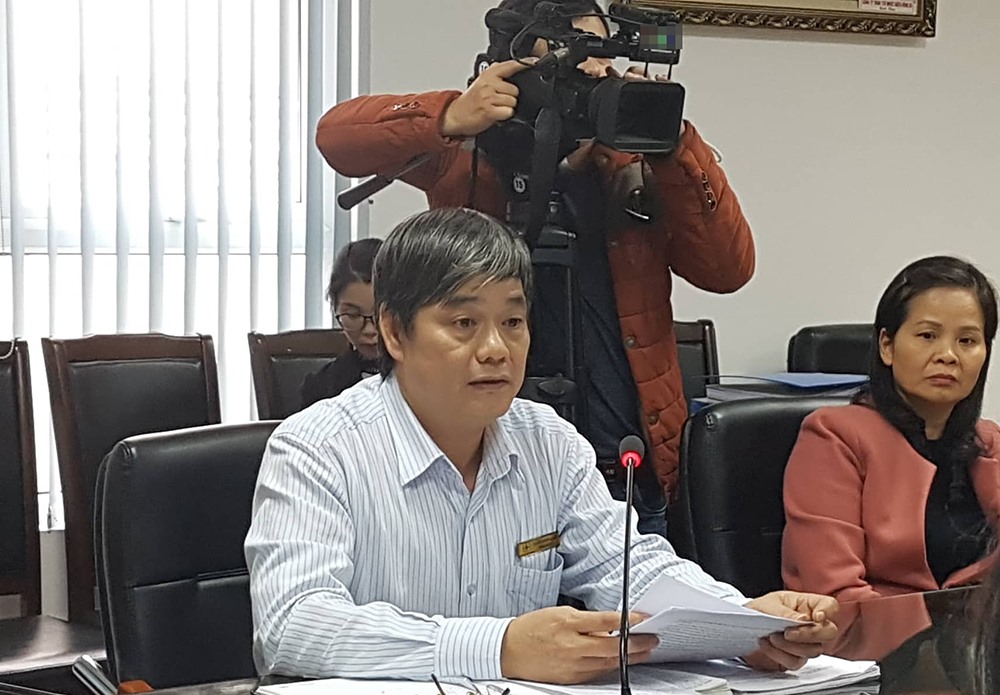 Ông Nguyễn Thường Quang báo cáo việc quản lý, xử lý chất thải công nghiệp.