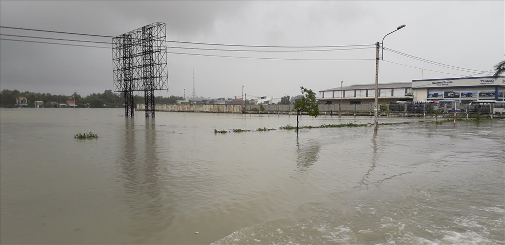 Nước ngập lênh láng các huyện đồng bằng tỉnh Quảng Nam. Ảnh: Đ.V