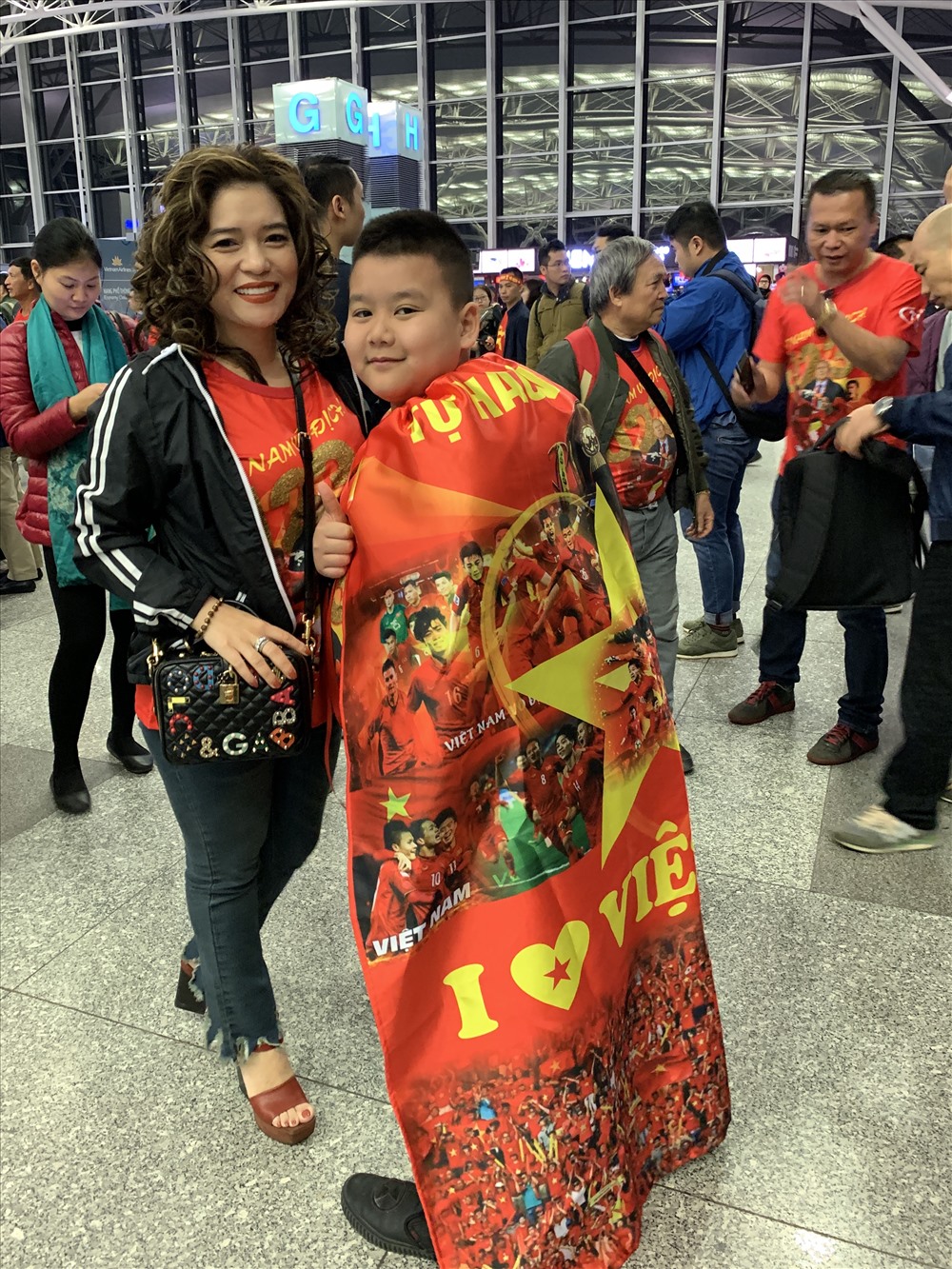 Nguyễn Trí Nghĩa, học lớp 5 trường Olympia School đi cùng bố mẹ sang Kuala Lumpur cổ vũ ĐT Việt Nam.