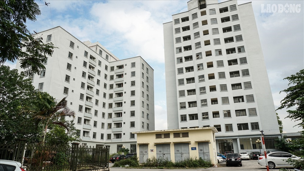 Được hoàn thiện từ 2013, nhưng 3 tòa nhà tại khu tái định cư Phú Diễn (Quận Bắc Từ Liêm, Hà Nội) đến nay vẫn bị bỏ hoang, không được phát huy đúng công năng.
