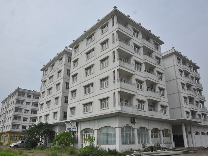  Ba tòa nhà tái định cư ở Q.Long Biên bị đề xuất phá bỏ đang xuống cấp nghiêm trọng. Ảnh: Lê Quân