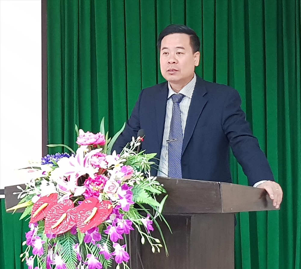 Đồng chí Dương Đức Khanh, Chủ tịch LĐLĐ tỉnh Ninh Bình phát biểu tại buổi tọa đàm. Ảnh: NT