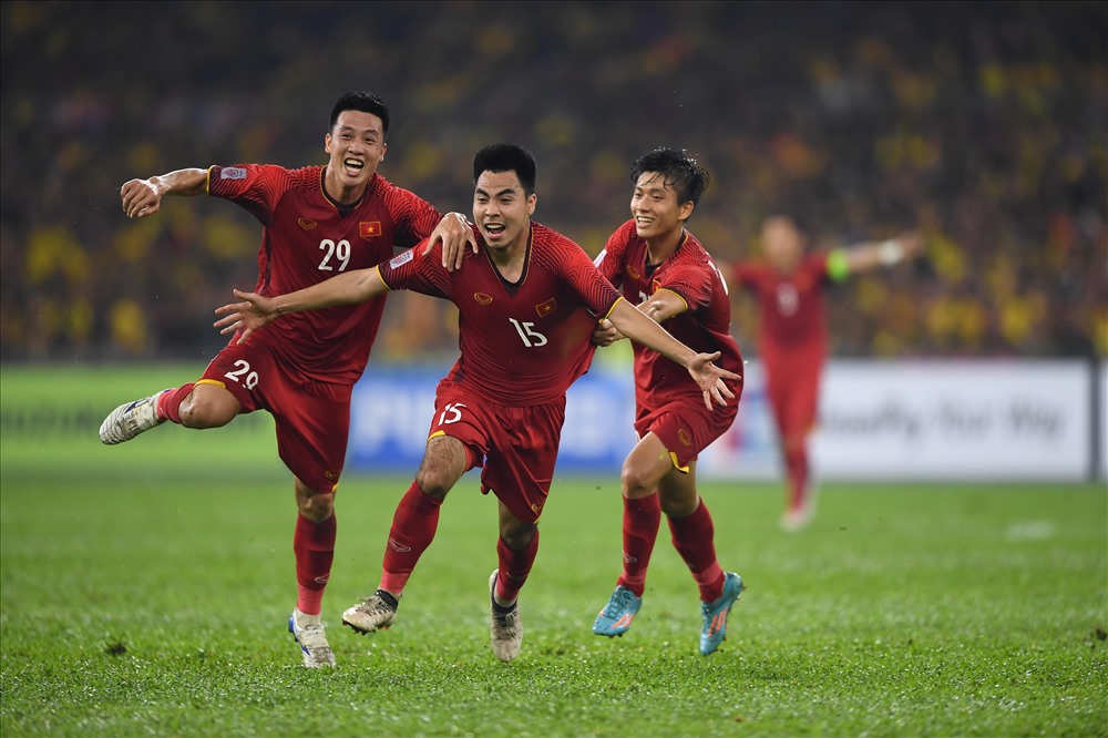 Việc sử dụng Huy Hùng ở trận chung kết được xem alf điểm nhấn của trận đấu, giúp ĐT Việt Nam có được lợi thế sau trận chung kết lượt đi với kết quả hòa 2-2. Ảnh: M.T
