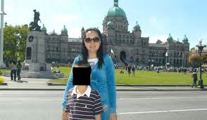 Những bức ảnh này đã được đội ngũ pháp lý của bà  Mạnh Vạn Châu cung cấp cho tòa để minh chứng rằng bà có mối quan hệ gắn kết mật thiết với Vancouver. Theo đó, các luật sư bào chữa đang nỗ lực khẳng định bà có đủ gắn kết để chắc chắn sẽ không đào tẩu khỏi thành phố này khi được tại ngoại. Ảnh: SCMP. 