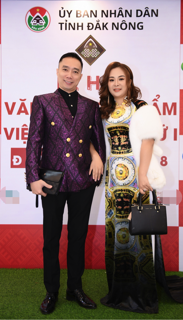 NTK Đỗ Trịnh Hoài Nam (trái)  và NTK trẻ Thảo Giang. 