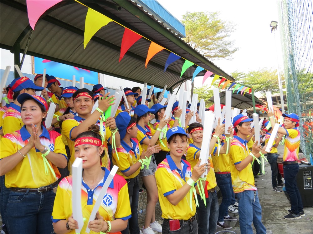 Người lao động làm việc tại Cty TNHH PouYuen Việt Nam tham gia hội thao toàn Tập đoàn PouChen - Ảnh: L.T