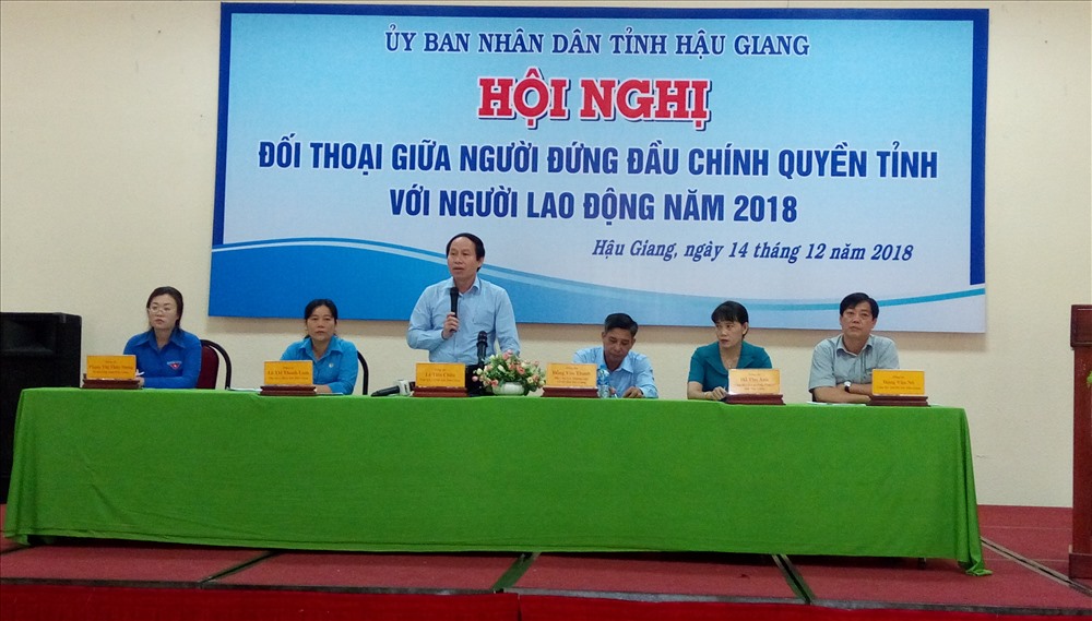 Ông Lê Tiến Châu, Phó bí thư Tỉnh ủy – Chủ tịch UBND tỉnh phát biểu tại buổi đối thoại