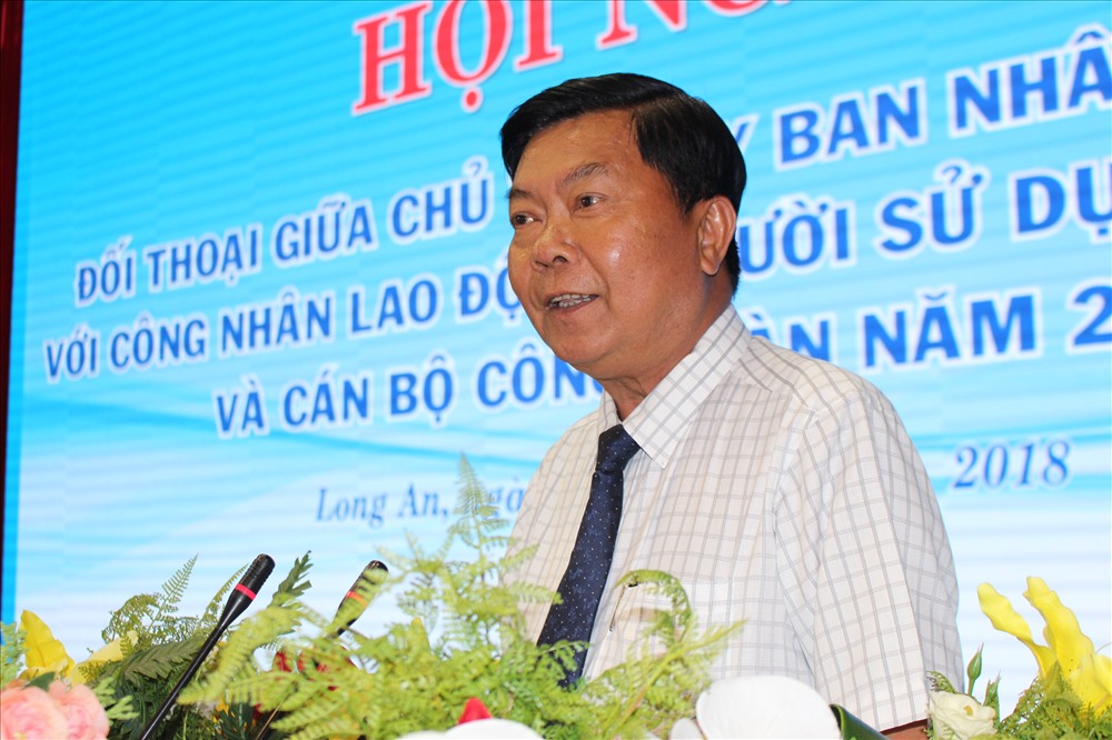 Ông Trần Văn Cần - Chủ tịch UBND tỉnh Long An - gặp gỡ, đối thoại vơi CNLĐ.