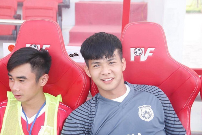 Trương Thái Hiếu (18 tuổi, Hưng Yên) - thủ môn của đội tuyển U19 Việt Nam) cũng góp mặt trong dàn thủ môn “cực phẩm” của tuyển Việt Nam. Anh đến từ lò đào tạo PVF và nhiều lần được góp mặt trong tuyển trẻ quốc gia đi thi đấu quốc tế.