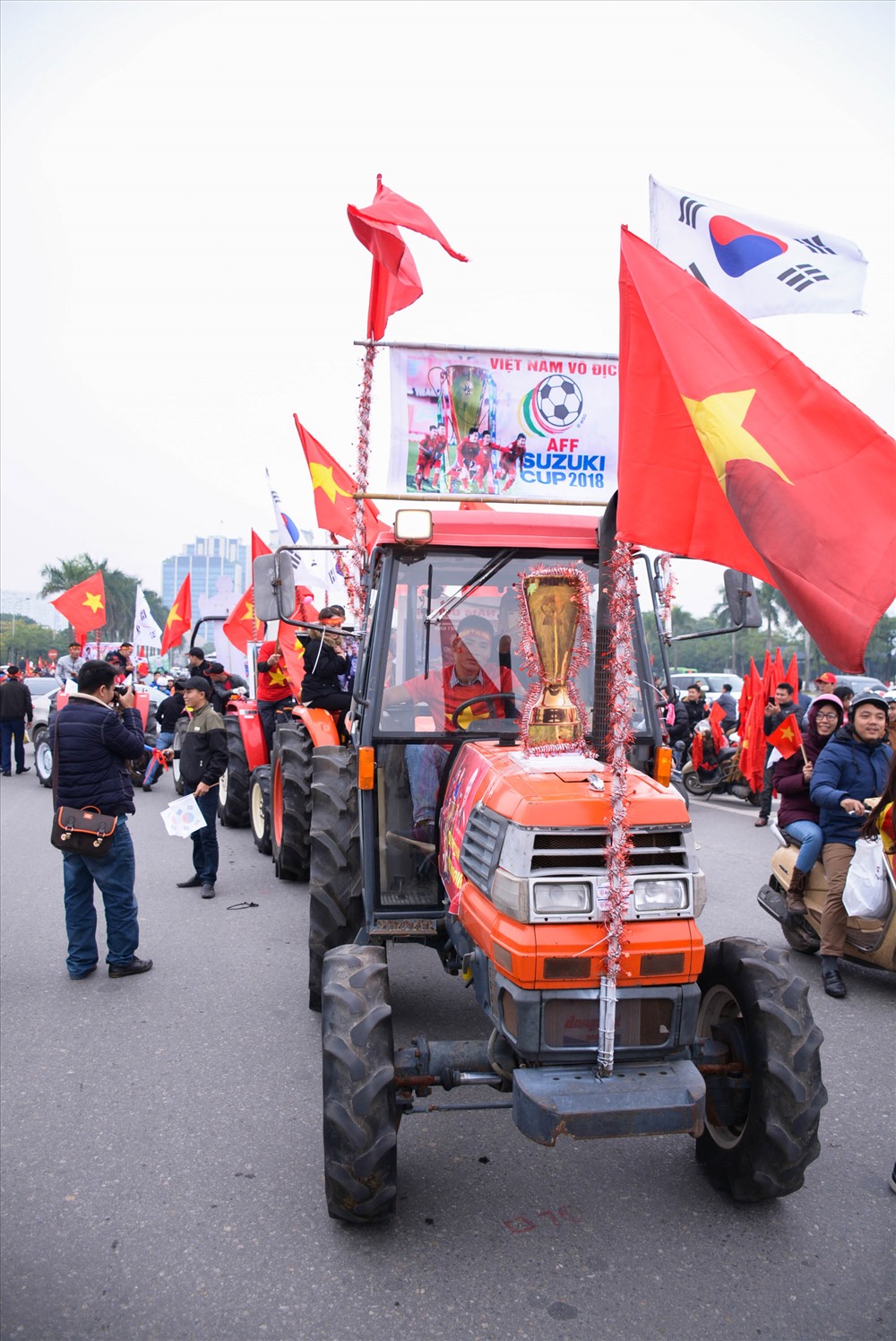 Những chiếc xe cũng được ““trang điểm” lộng lẫy trong dịp này.