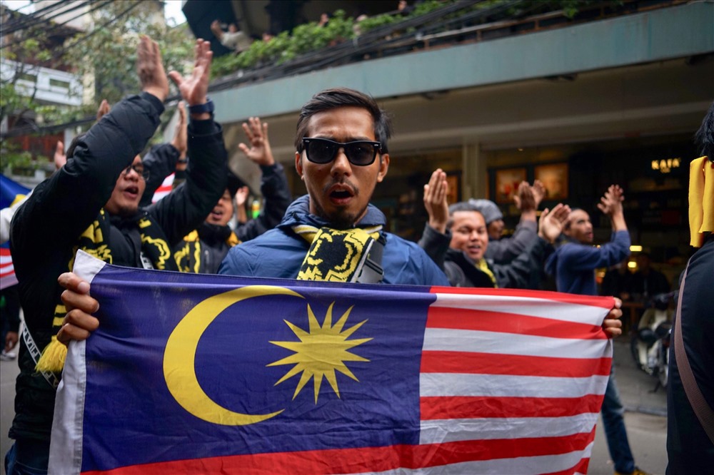 Ngày 15.12, hàng nghìn cổ động viên Malaysia đã có mặt tại Hà Nội để “tiếp lửa” cho “những chú hổ” trong trận đấu quyết định ngôi vô địch AFF CUP 2018.