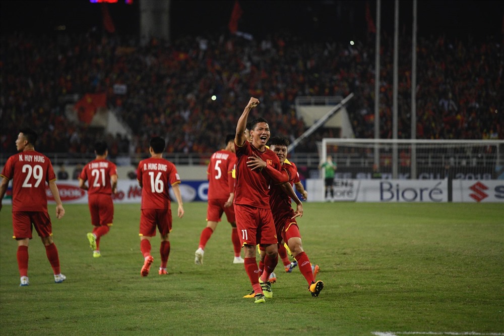 Niềm vui của cầu thủ Việt Nam sau tình huống Anh Đức mở tỉ số đầu trận. 