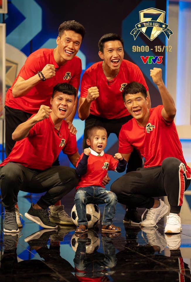 Các cầu thủ Việt Nam hứa mang vinh quang dành tặng bé Tôm và người hâm mộ nước nhà.
