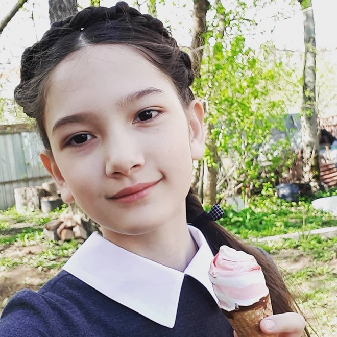 Em gái út của Đặng Văn Lâm tên là Đặng Thanh Giang. Cô bé sinh năm 2007, hiện đang sống ở Nga. Cô bé có ngoại hình xinh xắn, gương mặt đáng yêu như thiên thần.