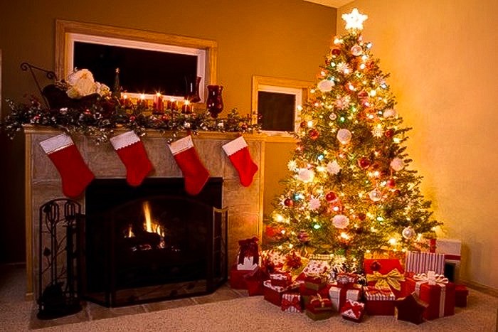Hình ảnh cây thông Noel đẹp nhất cho mùa Giáng Sinh ấm áp Trường THPT Kiến Thụy