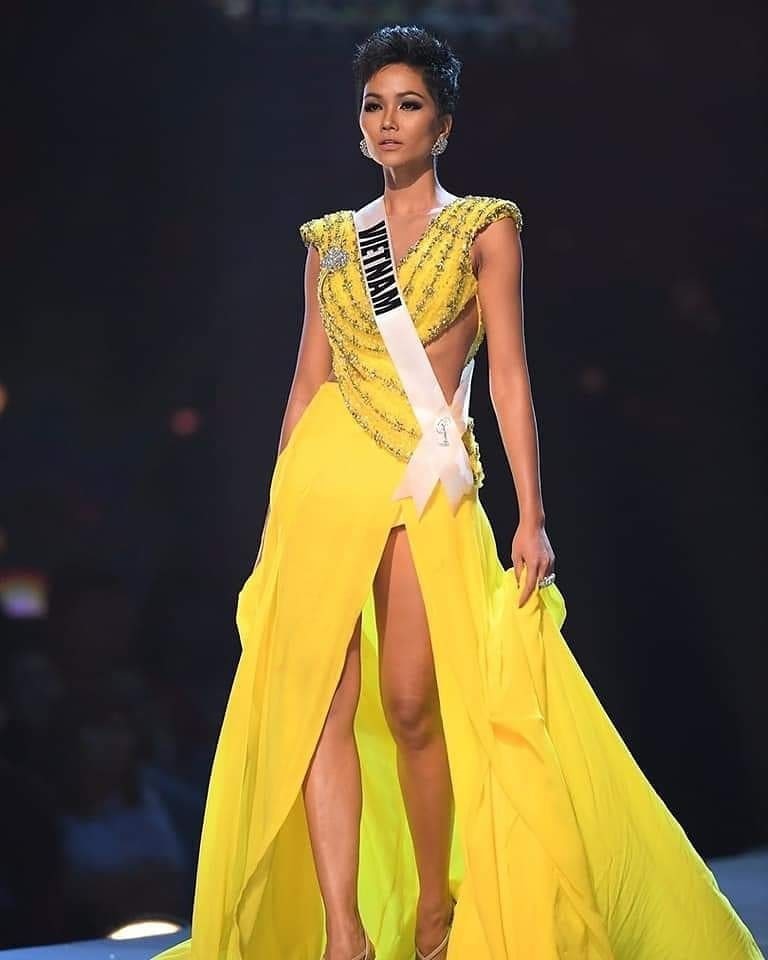 Tại đêm bán kết Miss Universe 2018, H'Hen Niê cũng được đánh giá là thí sinh nổi bật đặc biệt là cú xoay váy thần thánh khiến khán giả Thái Lan reo hò, cổ vũ.