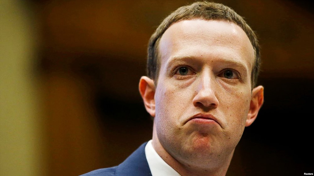 Do doanh số mờ nhạt và triển vọng tăng trưởng kém hơn, khiến các nhà đầu tư ngoảnh mặt với Facebook. Zuckerberg cũng thừa nhận rằng lỗ hổng bảo mật trong vụ bê bối Cambridge Analytica trước đó sẽ ảnh hưởng đến lợi nhuận.