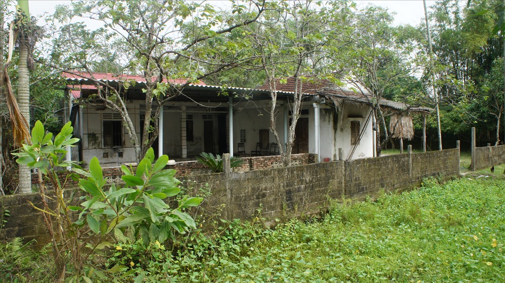 Căn nhà bỏ hoang của ông Trần Đường đã mất vì căn bệnh ung thư, ngôi nhà này nằm ngay trên một kho chứa thuốc trước đây