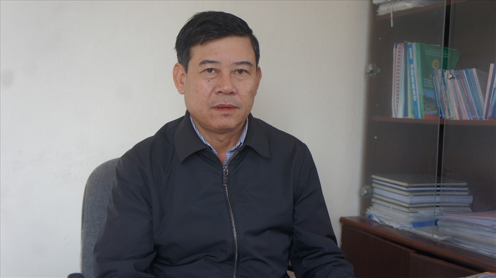 Ông Trần Sỹ Anh, chủ tịch UBND xã Việt Xuyên trao đổi với PV Báo Lao Động