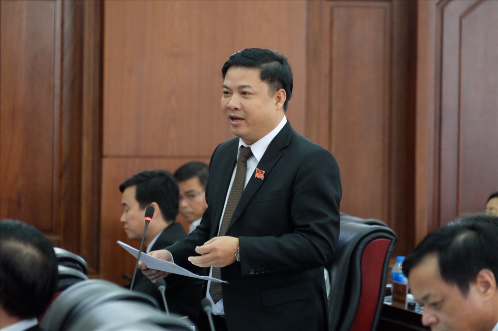 Ông Lương Nguyễn Minh Triết - đại biểu HĐND TP Đà Nẵng đặt câu hỏi chất vấn. Ảnh: Hoàng Vinh