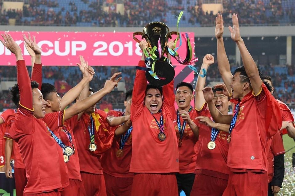 Các cầu thủ tuyển Việt Nam trong niềm vinh quang chiến thắng giải AFF Cup 2018 vừa qua.
