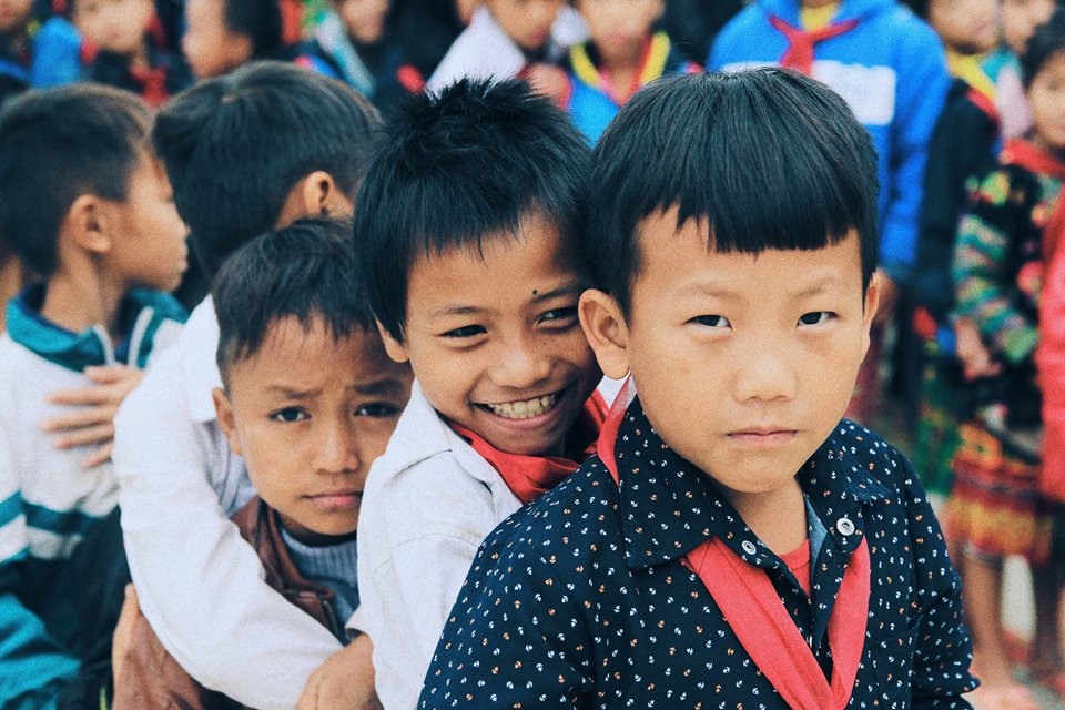 Trong 4 ngày (từ 27.11-1.11), Quỹ XHTT Tấm lòng vàng Báo Lao Động; Công ty CP bóng đèn phích nước Rạng Đông thực hiện chương trình “Chiếu sáng học đường” tại các điểm trường ở Lai Châu, Điện Biên, Sơn La.