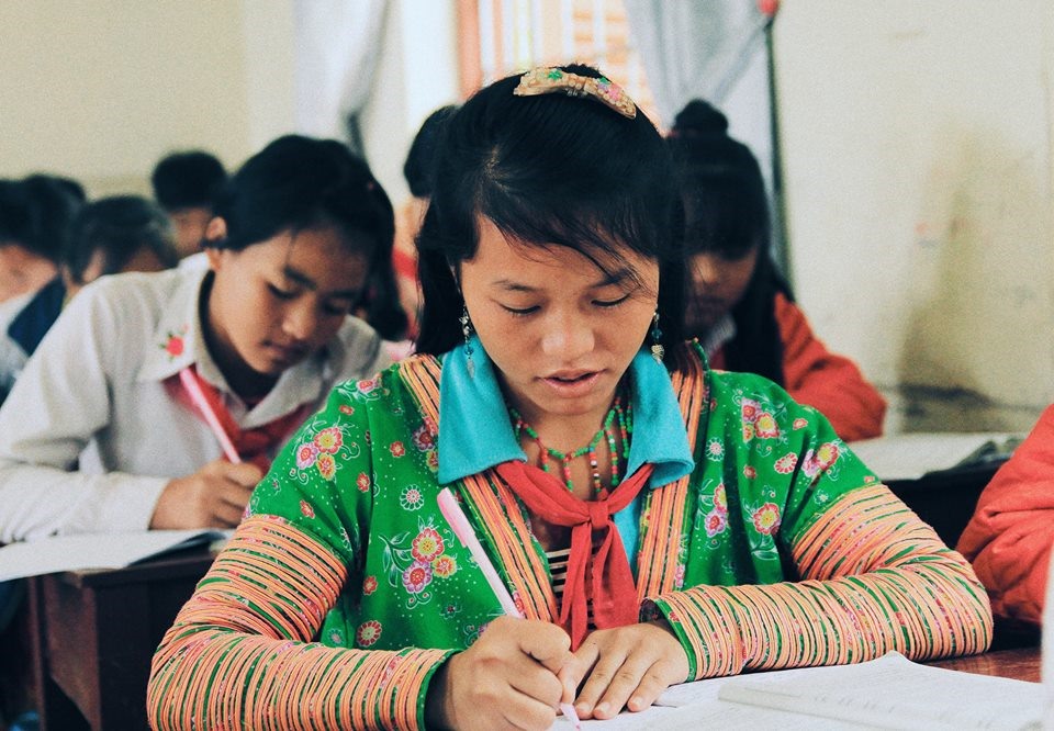Trong 4 ngày (từ 27.11-1.11), Quỹ XHTT Tấm lòng vàng Báo Lao Động; Công ty CP bóng đèn phích nước Rạng Đông thực hiện chương trình “Chiếu sáng học đường” tại các điểm trường ở Lai Châu, Điện Biên, Sơn La.