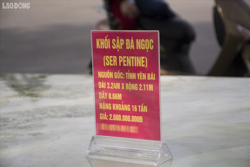 Anh Việt – chủ nhân phiến ngọc khủng này định giá 2,6 tỉ đồng.