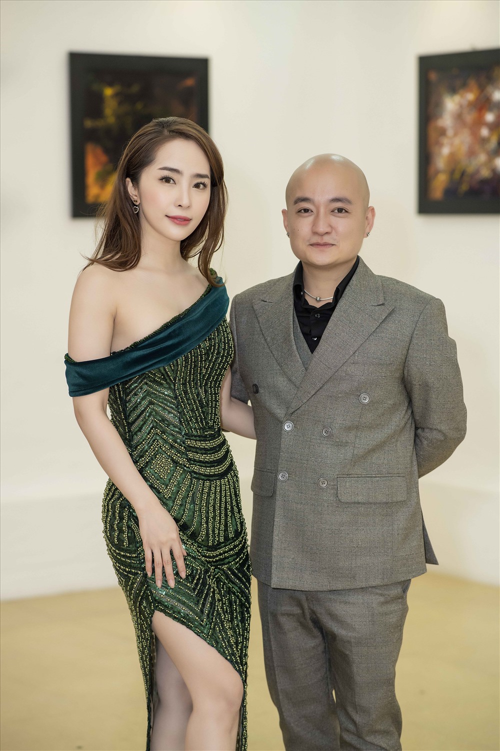 NTK Cao Minh Tiến với diễn viên Quỳnh Nga Cá sấu chúa.