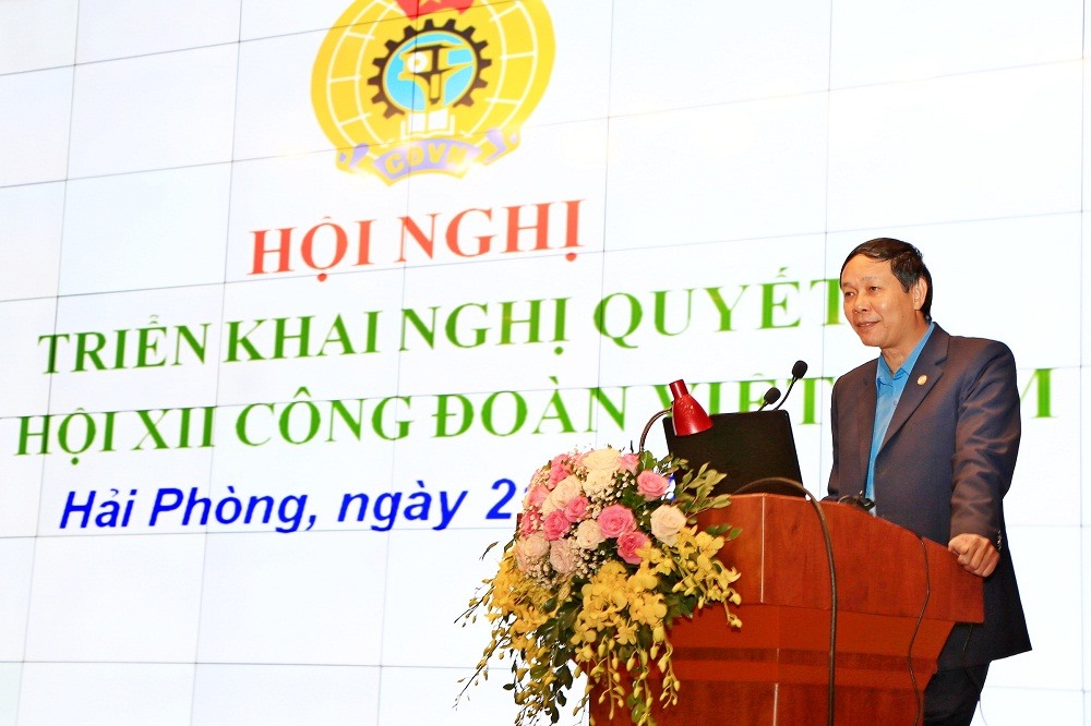 Sau bài khai mạc hội nghị, ông Hoàng Đình Long - Phó Chủ tịch LĐLĐ thành phố phát biểu việc đổi mới, chăm lo, bảo vệ quyền và lợi ích hợp pháp của người lao động.