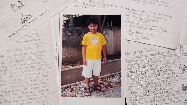 Timothy, 7 tuổi, đến từ Philippines là cậu bé may mắn nhận được sự viện trợ. (Ảnh: Compassion International)