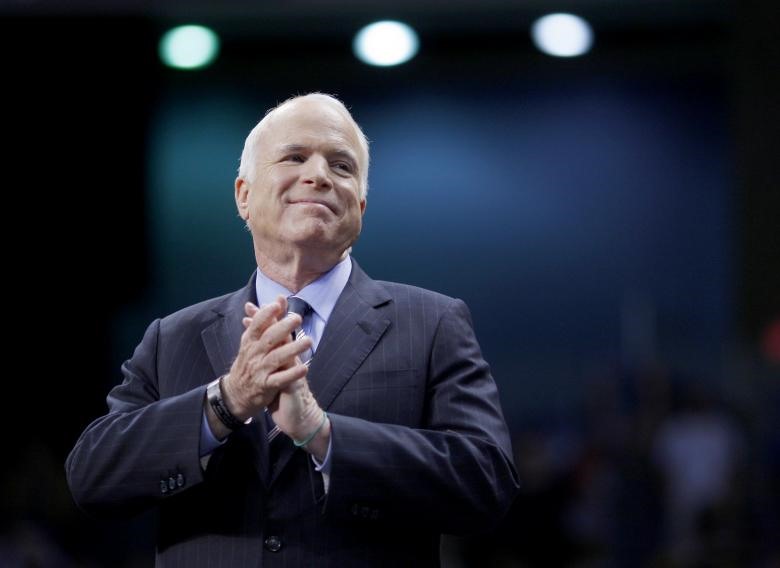 Thượng nghị sĩ Mỹ John McCain, người đã qua đời hôm thứ Bảy 25.8 vì bệnh ung thư não, đã để lại thông điệp cuối cùng với người dân Mỹ trước khi ông qua đời. Cảm ơn người Mỹ “vì vinh dự được phục vụ họ và vì cuộc sống mà ông có được nhờ những năm phục vụ trong quân đội và chính trị“. Ông John McCain trở thành thượng nghị sĩ thứ 13 được tổ chức tang lễ tại Điện Capitol - một vinh dự dành riêng cho “công dân xuất chúng nhất” của đất nước.