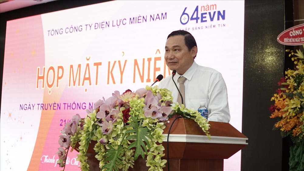 Ông Nguyễn Văn Hợp gửi lời cảm ơn các thế hệ CBCNV-LĐ ngành điện đã đóng góp vào sự phát triển của đơn vị