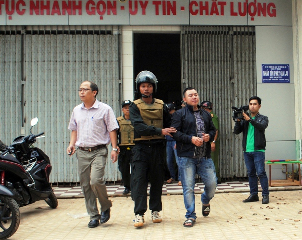 PC 03 Gia Lai bắt giữ các đối tượng của Cty Nhất Tín Phát tham gia đường dây cho vay lãi nặng. Ảnh P C03