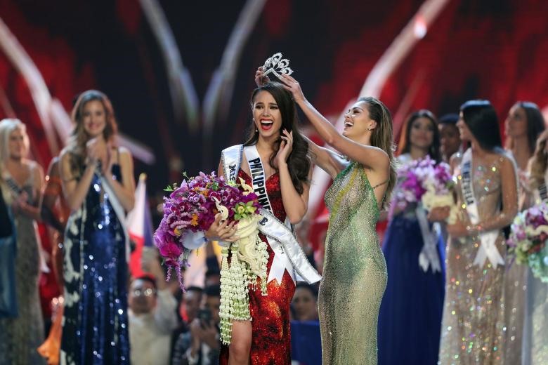 Người đẹp Philippines là thí sinh được đánh giá cao từ đầu cuộc thi và luôn thu hút truyền thông. Người đẹp 24 tuổi Catriona Gray đã giành vương miện Miss Universe lần thứ 67. Danh hiệu á hậu 1 và á hậu 2 lần lượt được trao cho đại diện Nam Phi và Venezuela. Ảnh: Reuters.