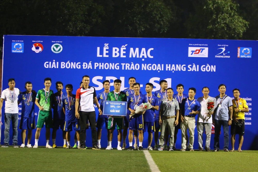 Lam Hồng nhận HCB sau khi thua 1-2 chung kết.