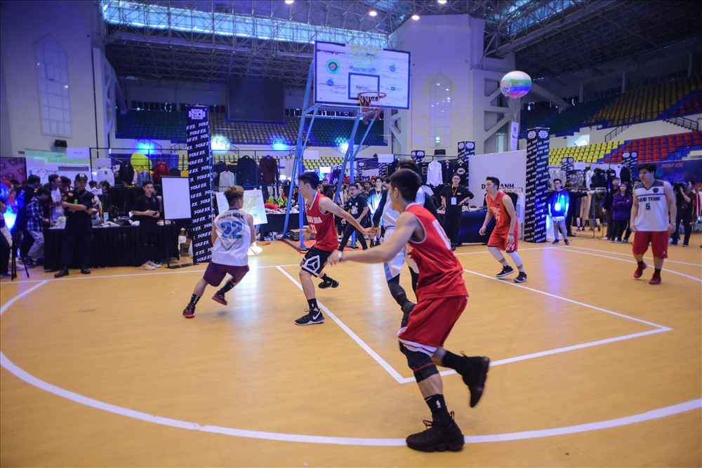 Một trong những sự kiện đi cùng Sole Ex là giải bóng rổ Sole Ex 3 on 3 Basketball Tournament. Với tổng cộng 64 đội, đây là giải đấu bóng rổ 3 on 3 có số lượng người tham gia đông nhất tại Việt Nam hiện nay.