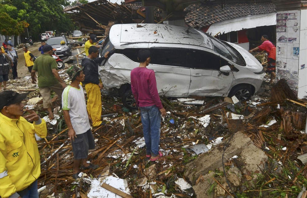 Chính phủ Indonesia, các tổ chức y tế, cứu trợ và người dân vẫn đang rất nỗ lực trong công tác tìm kiếm cứu hộ, khắc phục sau thảm họa.
