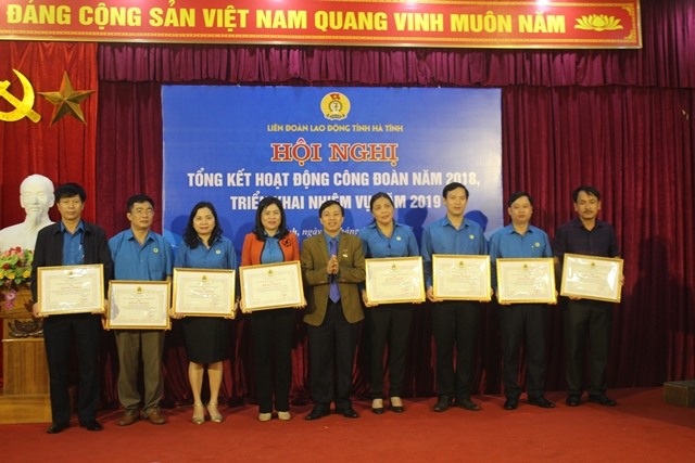 Các tập thể được nhận bằng khen của LĐLĐ tỉnh Hà Tĩnh