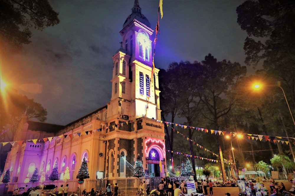 Hàng trăm giáo dân đang làm Thánh lễ tại nhà thờ Thánh Jeanne d'Arc tại Quận 5, Thành phố Hồ Chí Minh. Ảnh: Trường Sơn
