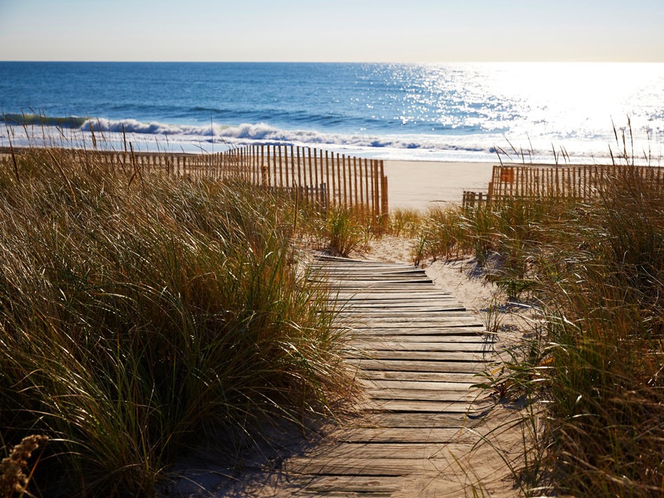 Khu đất bao gồm bãi biển trải dài 500m - mặt tiền trước biển lớn nhất tại khu vực Hamptons, theo hãng bất động sản Bespoke Real Estate.