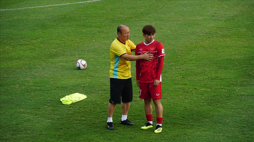 Minh Vương cũng được HLV người Hàn Quốc hết sức quan tâm. Theo ông Park, Minh Vương là cầu thủ đã thi đấu ở ASIAD 2018 và giải U23 Châu Á, nên cầu thủ này có khả năng tiếp thu và thích ứng với chiến thuật của ông nhanh hơn.